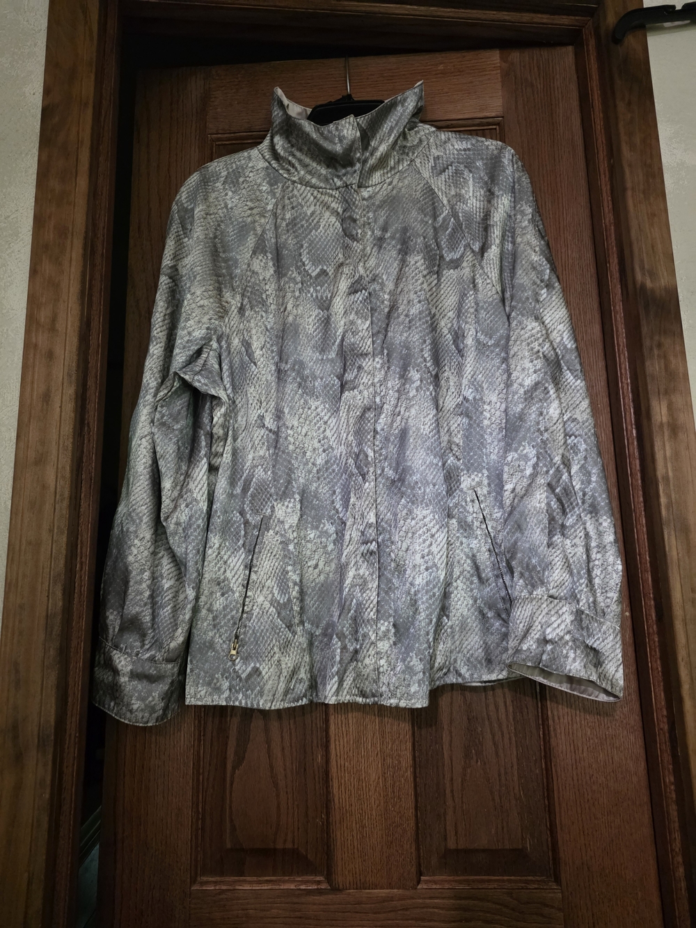 Snake-Print Reversible Lightweight Blouson Jacket in Grey Tones